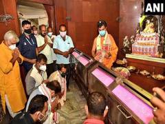 
      
      Himanta Biswa Sarma offers prayers at temples ahead of...
      
      