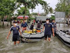 
      
      Cyclone Tauktae: Indian Navy carries out rescue operation in...
      
      