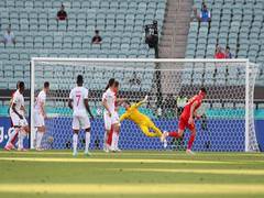 
      
      Euro 2020: Kieffer Moore's equaliser helps Wales earn draw...
      
      