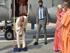 
      
      President Kovind bows, touches ground to pay obeisance at...
      
      