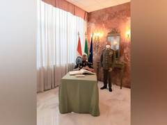 
      
      Army Chief Naravane discusses bilateral defence cooperation...
      
      