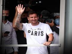 
      
      Lionel Messi arrives in Paris ahead of reported medical with PSG
      
      