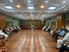
      
      Opposition leaders meet Rajya Sabha Chairman Venkaiah Naidu
      
      
