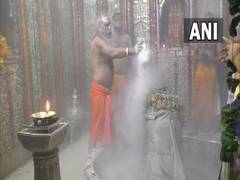 
      
      Priests perform 'Bhasma Aarti' at Ujjain's Mahakaleshwar...
      
      