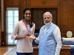 
      
      PM Modi meets PV Sindhu, calls her India's pride
      
      