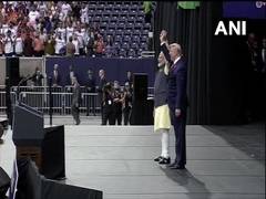 
      
      Hand-in-hand, Modi-Trump take stage at  'Howdy,Modi!'
      
      
