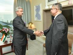 
      
      Jaishankar meets his Malaysian counterpart, holds 'candid...
      
      