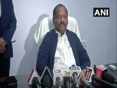 
      
      Jharkhand results: Raghubar Das trails, Hemant Soren manages...
      
      