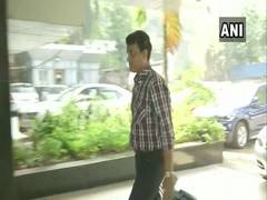 
      
      Ganguly arrives at BCCI headquarters for meeting with Dravid
      
      