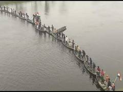
      
      Villagers in Athar form human chain on boats in Muzaffarpur
      
      