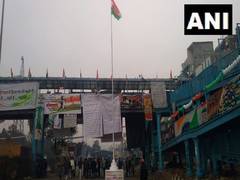 
      
      Tricolour unfurled at Shaheen Bagh on Republic Day
      
      