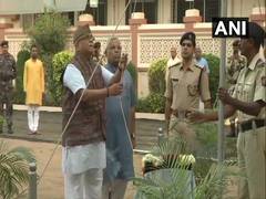 
      
      Nagpur: Bhaiyaji Joshi hoists tricolour at RSS Headquarters...
      
      