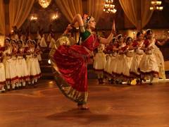 
      
      Kangana Ranaut looks captivating in glimpse from 'Thalaivi'
      
      