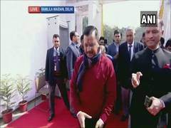 
      
      Kejriwal arrives at Ramlila Miadan to be sworn-in as Delhi CM 
      
      