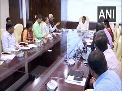 
      
      Coronavirus: Kamal Nath holds meeting, reviews preparedness 
      
      