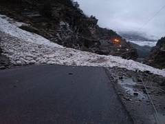 
      
      NH-5 in Kinnaur district blocked due to snowfall
      
      