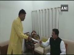
      
      5 Gujarat Cong MLAs submit resignations to Assembly Speaker
      
      