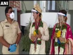 
      
      Pune cop, his wife play parents' role to solemnise wedding of...
      
      