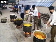 
      
      UP: RSS workers distribute free food packets, water bottles...
      
      
