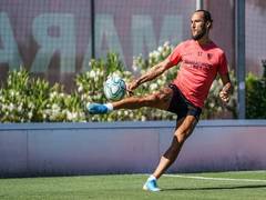 
      
      Am perfectly fine, have no symptoms: Sevilla's Nemanja Gudelj...
      
      