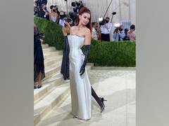 
    Gigi Hadid attends Met Gala 2021 in monochrome dress
    