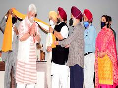 
      
      J-K: Lt Governor Manoj Sinha meets delegation of Sikh community 
      
      