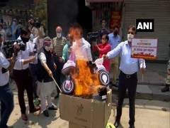 
      
      Members of CAIT held protest in Delhi to boycott Chinese products 
      
      