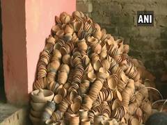 
      
      Ayodhya potters busy making 1.25 lakh earthen lamps 
      
      