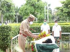 
      
      Beed dog that solved 365 police cases dies, gets final farewell 
      
      