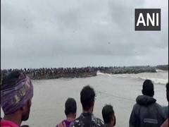 
      
      Karnataka: Four fishermen missing as boat capsizes at Kodeti
      
      