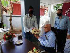 
      
      Indian Army felicitates World War II veteran Major LP Kamath...
      
      