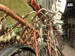 
      
      Lockdown, trend of working from home hit Mumbai dabbawalas 
      
      