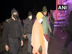 
      
      Yogi Adityanath, Trivendra Singh Rawat arrive at Kedarnath...
      
      
