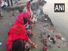 
      
      Devotees take holy dip on 'Kartik Purnima' in Prayagraj, Varanasi
      
      