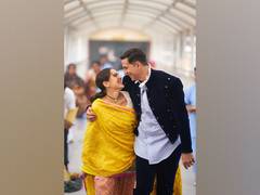 
      
      Akshay Kumar, Sara Ali Khan begin shooting for 'Atrangi Re,'...
      
      