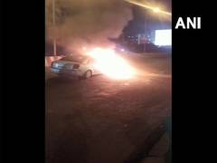 
      
      Moving car catches fire in Thane, no casualties 
      
      