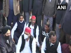 
      
      Police detain Samajwadi Party chief Akhilesh Yadav
      
      