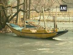 
      
      Frozen Dal Lake a memorable sight for locals, tourists 
      
      