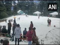 
      
      J-K: Tourists enjoy first snowfall at Patnitop
      
      
