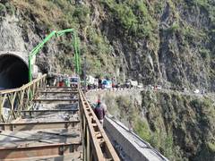
      
      J-K: Bailey Bridge at Kela Morh completed, traffic to resume...
      
      