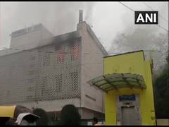 
      
      Delhi: Fire breaks out in building in ITO area
      
      