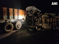 
      
      13 killed in road mishap in Andhra's Kurnool 
      
      