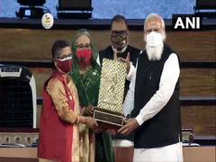 
      
      PM Modi hands over Gandhi Peace Prize to Sheikh Rehana,...
      
      