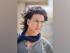 
      
      Akshay Kumar kick-starts shooting for 'Ram Setu', unveils his...
      
      