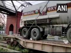 
      
      COVID-19: Second oxygen train arrives in Lucknow from Bokaro 
      
      