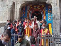 
      
      Uttarakhand CM Pushkar Singh Dhami visits Kedarnath Temple
      
      