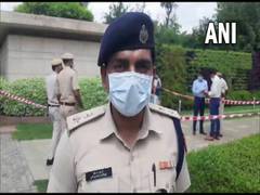 
      
      Police constable shoots himself dead outside Delhi HC
      
      