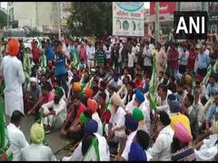 
      
      Samyukt Kisan Morcha calls off protest over delayed paddy...
      
      