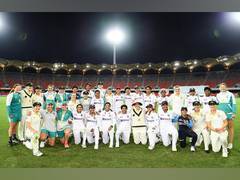 
      
      Australia coach Matthew Mott bats for five-day women's Tests
      
      