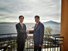 
      
      Piyush Goyal holds meeting with South Korean Trade Minister...
      
      